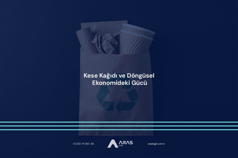 Üzerinde geri dönüşüm logosu olan kahverengi kraft kese kağıdı içinde kağıt bardak ve atıklar