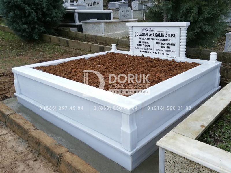 İki Kişilik Baştaşı Sütunlu Kitabeli Süt Beyazı Mermer Mezar