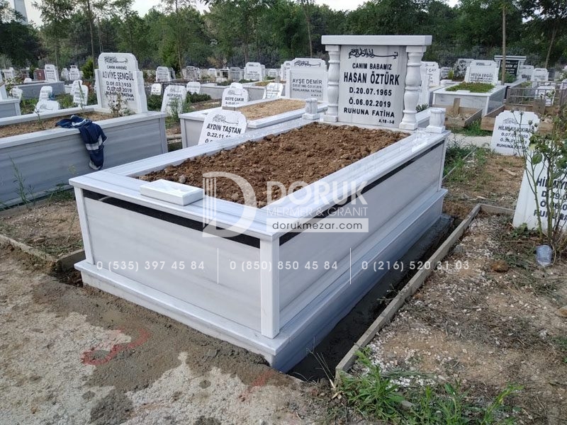 Tek Kişilik Sütunlu Granit Şeritli Mezar