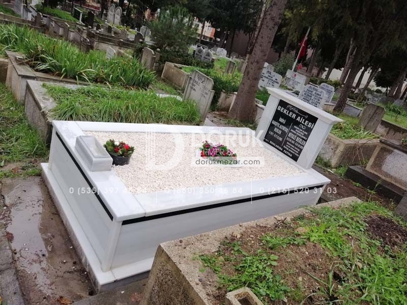 Tek Kişilik Sütunlu Baştaşı Granit Şeritli Mezar