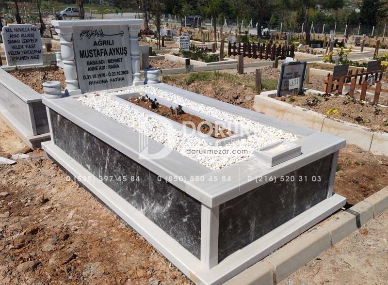 Tek Kişilik Sütunlu Gövde Siyah Mermer Mezar
