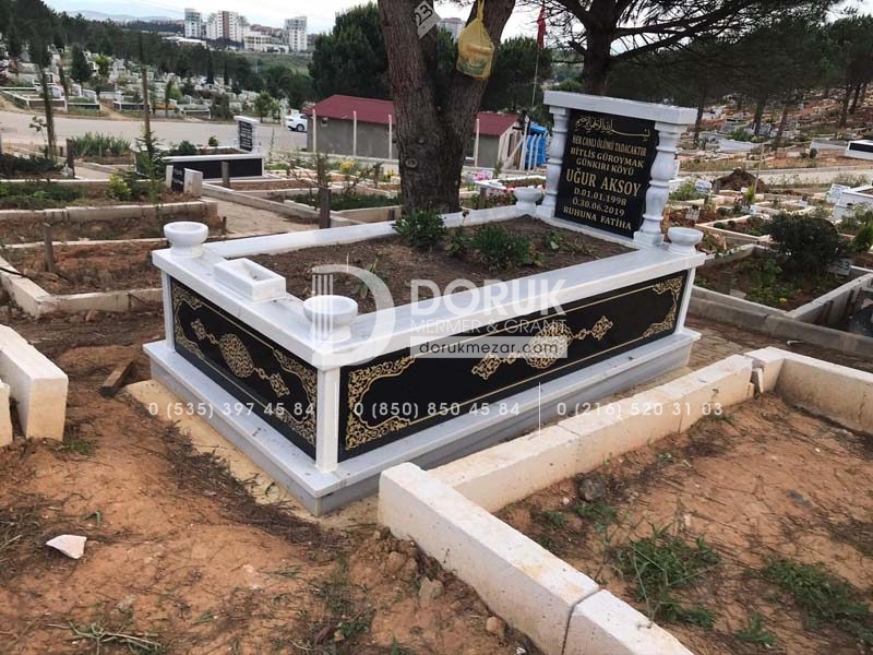 Tek Kişilik Granit Desen İşlemeli Sütunlu Mezar