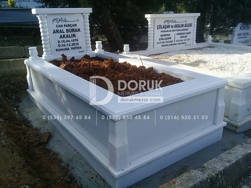 Tek Kişilik Baştaşı Sütunlu Süt Beyazı Mermer