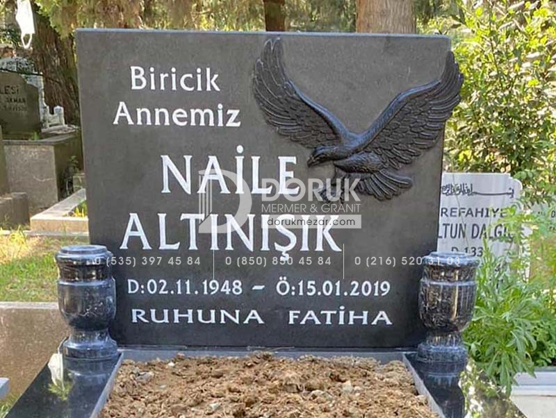 Kartal Figürlü Siyah Granit Mezar Taşı