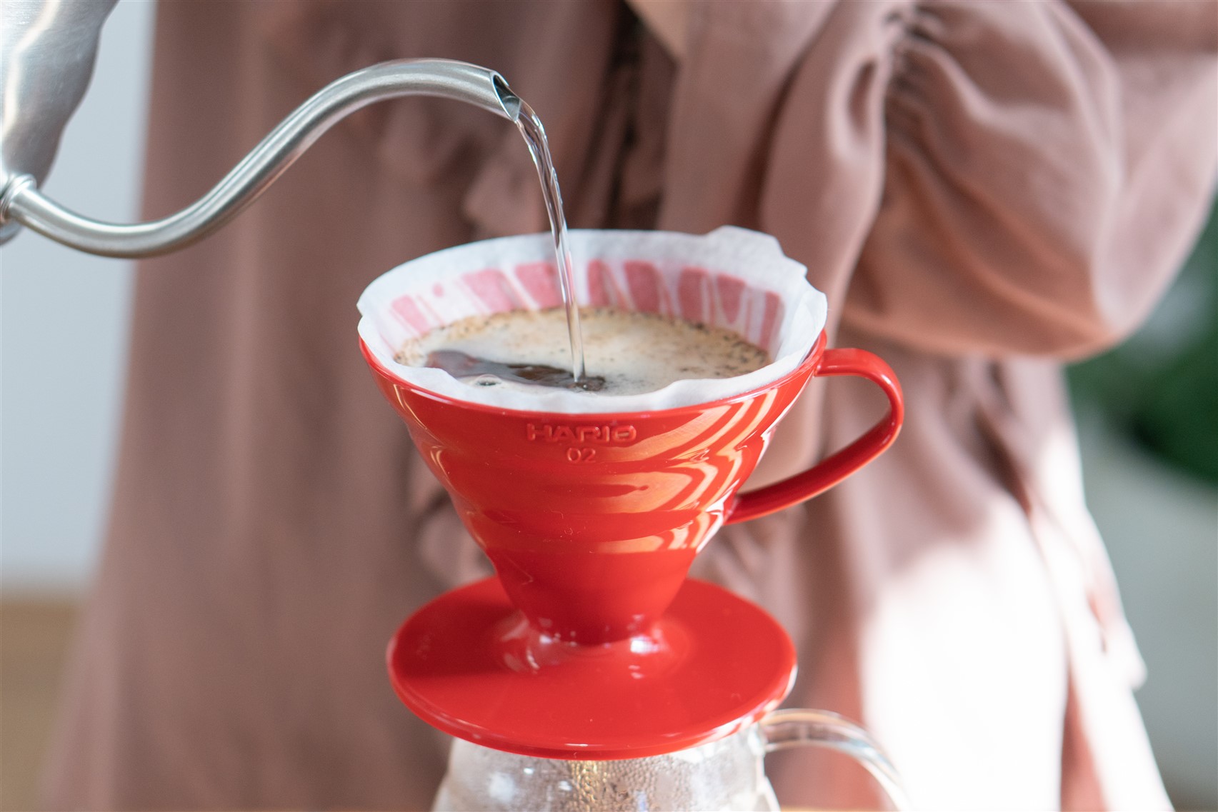 Hario V60 02 Dripper (Kırmızı Plastik) - Görsel 3