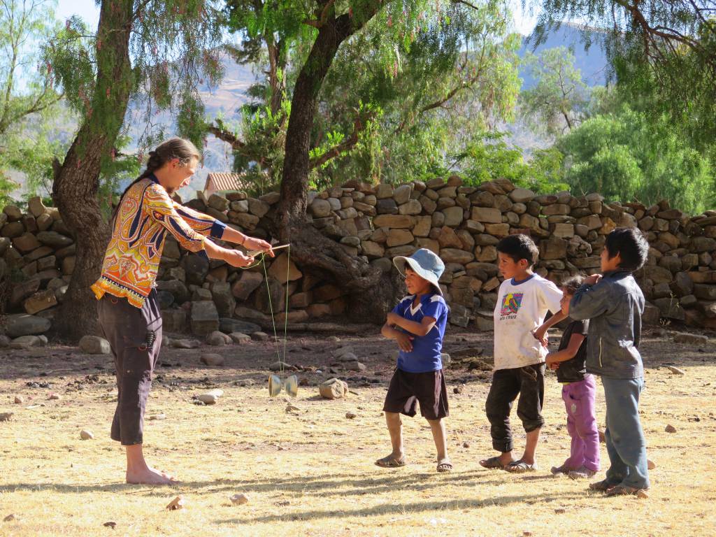 Willow, Diabolo ve Bolivyalı çocuklar