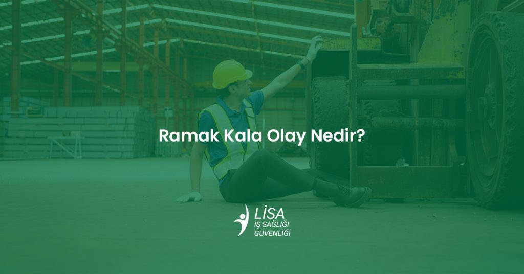 Ramak Kala Olay Nedir? 25 Endüstriyel tesiste baretli ve ikaz yelekli işçinin ramak kala olay anını gösteren iş sağlığı ve güvenliği görseli.