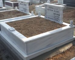Alternative view of İki Kişilk Mermer Sütunlu Mezar