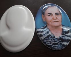 Mezar Taşı Üzerine Oval Kabartmalı Porselen Fotoğraf