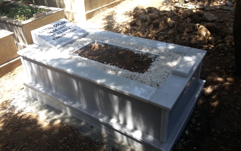 Tek Kişilik Abide Baş Taşlı Mezar