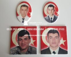 Şehit Mezar Taşına Solmayan Porselen Fotoğraf & Bayrak