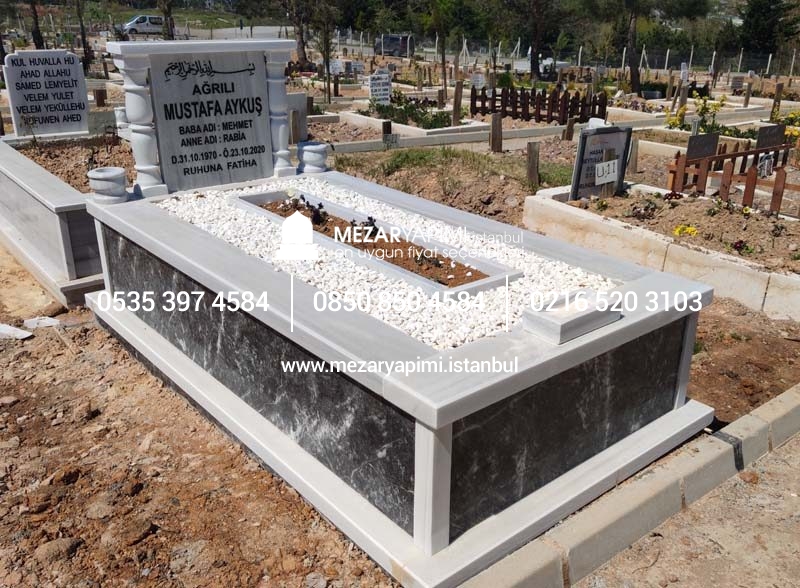 Tek Kişilik Sütunlu Gövde Siyah Mermer Mezar
