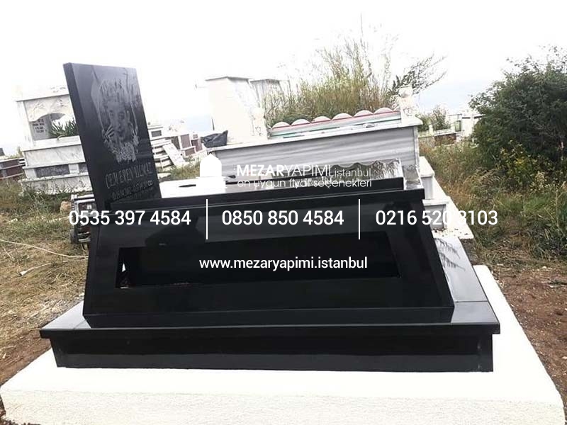 Piramit Pencereli Granit Mezar Modeli - Görsel 3