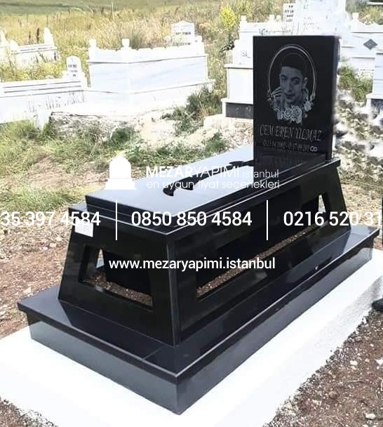 Piramit Pencereli Granit Mezar Modeli - Görsel 2