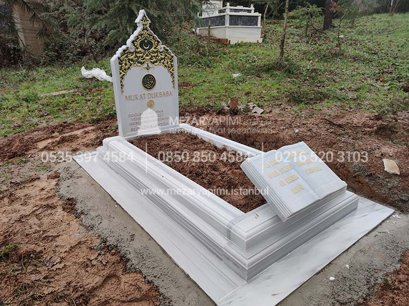 Kitabe Taşlı Eski Tip Osmanlı Mezar Modeli