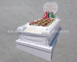 Lale Motifli Kalp Şeklinde Cnc İşlemeli Mermer Mezar