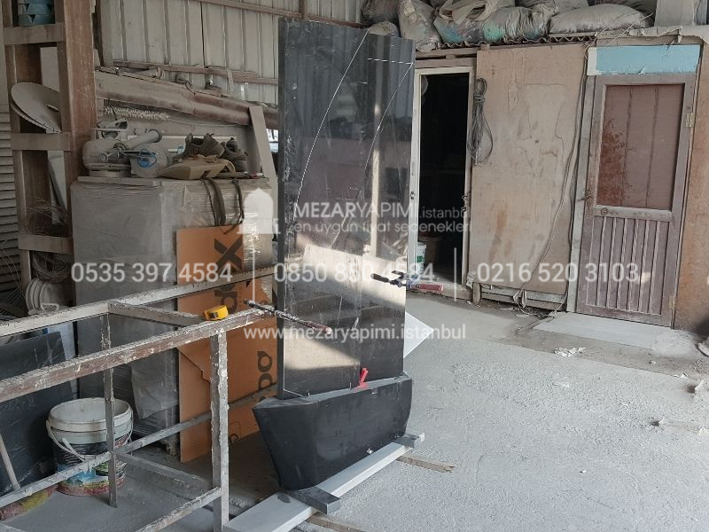 Yelkenli Gemi Şeklinde Granit Anıt Mezar