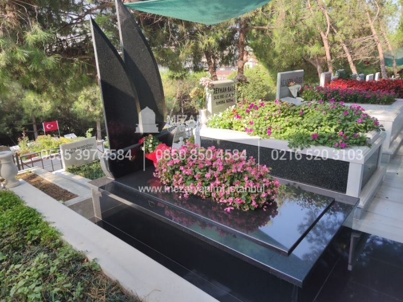 Yelkenli Gemi Şeklinde Granit Anıt Mezar
