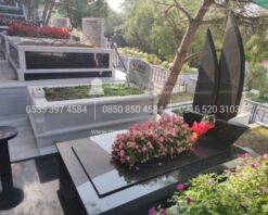Yelkenli Gemi Şeklinde Granit Anıt Mezar