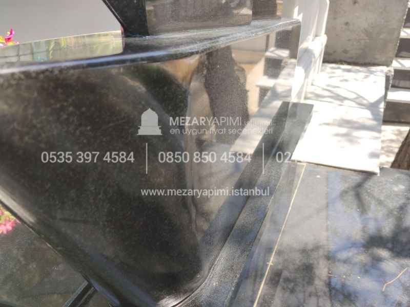 Yelkenli Gemi Şeklinde Granit Anıt Mezar