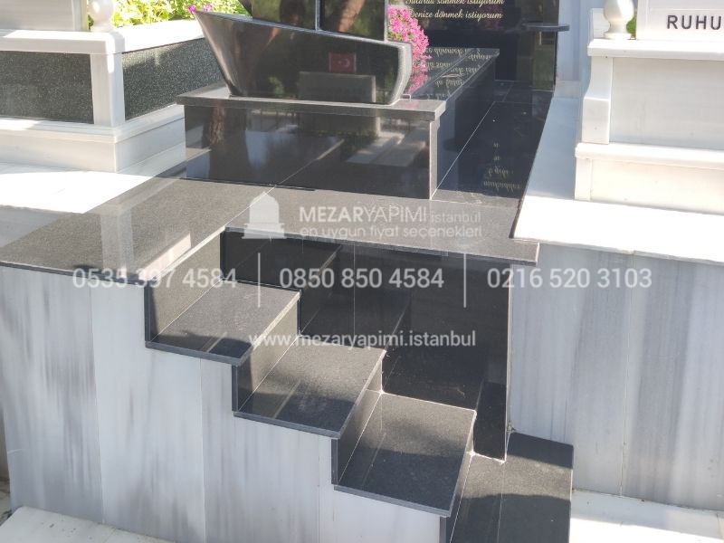 Yelkenli Gemi Şeklinde Granit Anıt Mezar