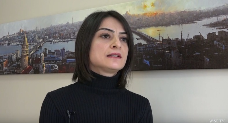 Translation Room otomatik makine çevirisi mi yapıyor?