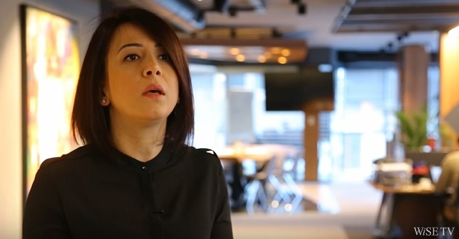 Dijital ekranların kullanımının artışı ve maliyetlerin düşmesi arasındaki ilişki nedir?